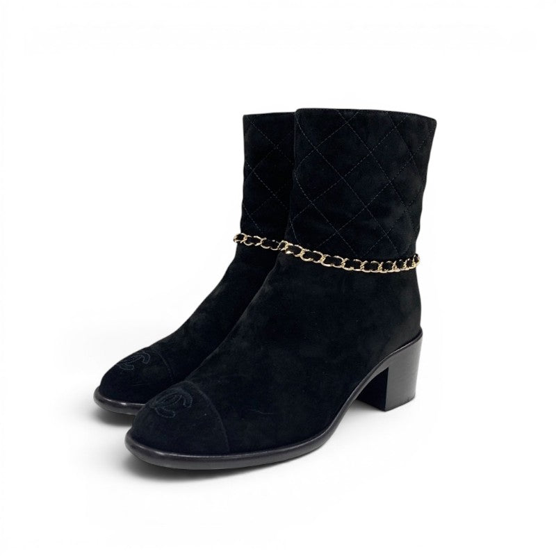 CHANEL 黒 スエード バックル付きショートブーツ シャネル CHANEL ブーツ ショートブーツ 靴 シューズ チェーン ココ